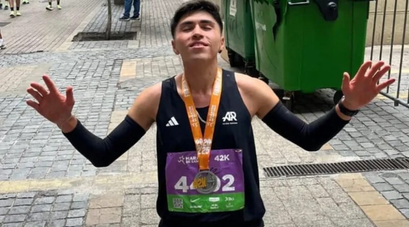 milovan tras cumplir su objetivo al correr la maratón de santiago