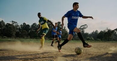 Adulto mayor consigue trabajo gracias al fútbol en equipos de barrio
