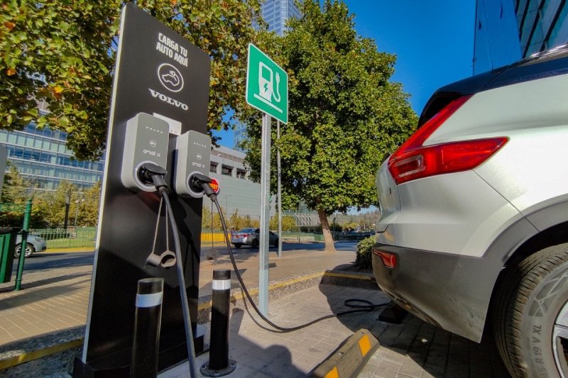 Cargador para vehículos eléctricos marca VOLVO